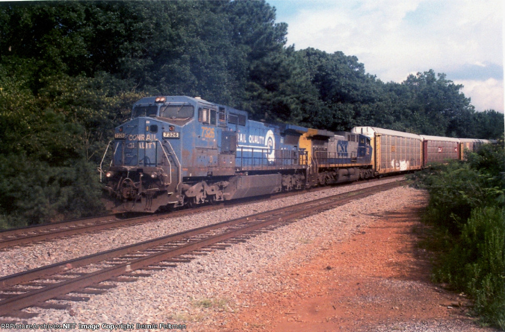 CSX C40-8W #7326 and AC44CW #376 lead an autorack train northbound on the main track 